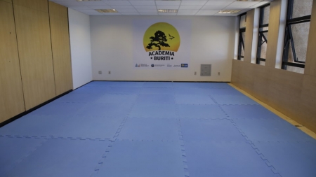 Academia Buriti ministra aula especial de taekwondo para deficientes