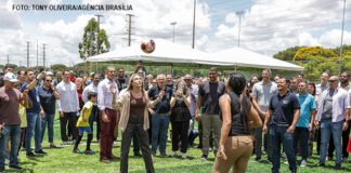 Com investimento de R$ 1,8 milhão, GDF entrega campo de grama sintética no Taguaparque