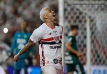 São Paulo vence Chapecoense e assume liderança isolada do Brasileiro