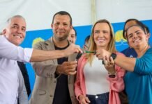 Governadora Celina Leão entrega 15 novos micro-ônibus para reforço de linhas no Paranoá e no Itapoã