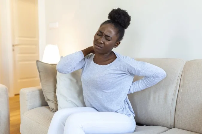 1_young-black-woman-suffering-from-backache-home-portrait-young-girl-sitting-couch-home-with-headache-back-pain-beautiful-woman-having-spinal-kidney-pain-67275423
