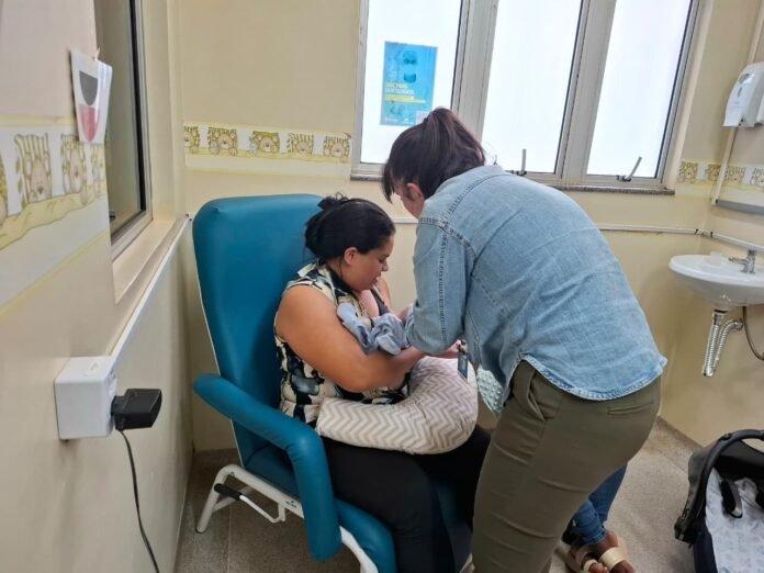 Nairana-sendo-orientada-pela-pediatra-Lorena-2-1