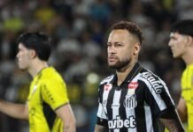 Neymar deve ser titular em Santos x Remo pela Copa do Brasil Neymar, jogador do Santos, em campo durante partida de futebol