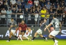 Pedro Raul brilha e Corinthians vence Red Bull após falha de Volpi Jogador do Corinthians comemora gol em partida contra o Red Bull Bragantino