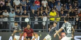 Pedro Raul brilha e Corinthians vence Red Bull após falha de Volpi Jogador do Corinthians comemora gol em partida contra o Red Bull Bragantino