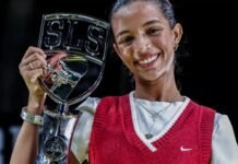 Rayssa vence etapa carioca da Liga de Skate Street Skatista realizando manobra em pista de skate street durante competição
