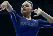 Rebeca Andrade tem a maior nota do salto em 2026 Ginasta Rebeca Andrade durante execução do salto sobre a mesa em competição