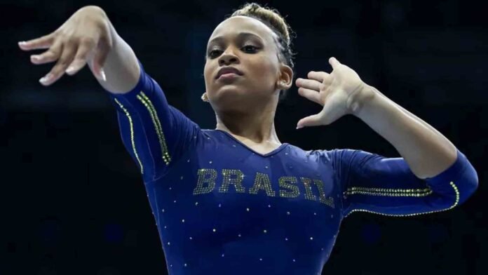 Rebeca Andrade no salto sobre a mesa Ginasta Rebeca Andrade durante execução do salto sobre a mesa em competição