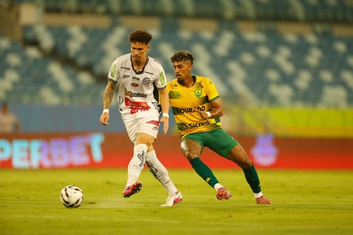 cuiaba-goleia-athletic-na-arena-pantanal-e-volta-a-se-aproximar-do-g6-da-serie-b