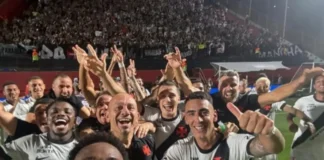 Vasco segura pressão no Barradão bate o Vitória e vai às semifinais da Copa do Brasil
