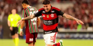 Flamengo segue líder do Brasileirão após clássicos; Palmeiras fica a um ponto Flamengo segue líder do Brasileirão após clássicos; Palmeiras fica a um ponto