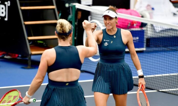 Luisa Stefani e Gabriela Dabrowski vencem em Pequim e avançam às quartas de final do WTA 1000