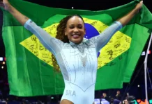 Rebeca Andrade é tricampeã mundial no salto e iguala feito histórico da chinesa Cheng Fei Rebeca Andrade é tricampeã mundial no salto e iguala feito histórico da chinesa Cheng Fei