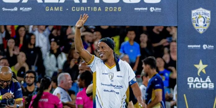 Ronaldinho Gaúcho vai voltar a jogar profissionalmente pelo Ravenna, da Itália