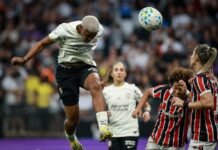 Com recorde de público, São Paulo empata com o Corinthians e é campeão brasileiro feminino Com recorde de público, São Paulo empata com o Corinthians e é campeão brasileiro feminino